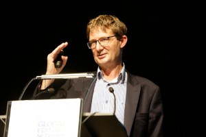 Nic Newman, durante la presentación del informe de Reuters Institute en Barcelona. 