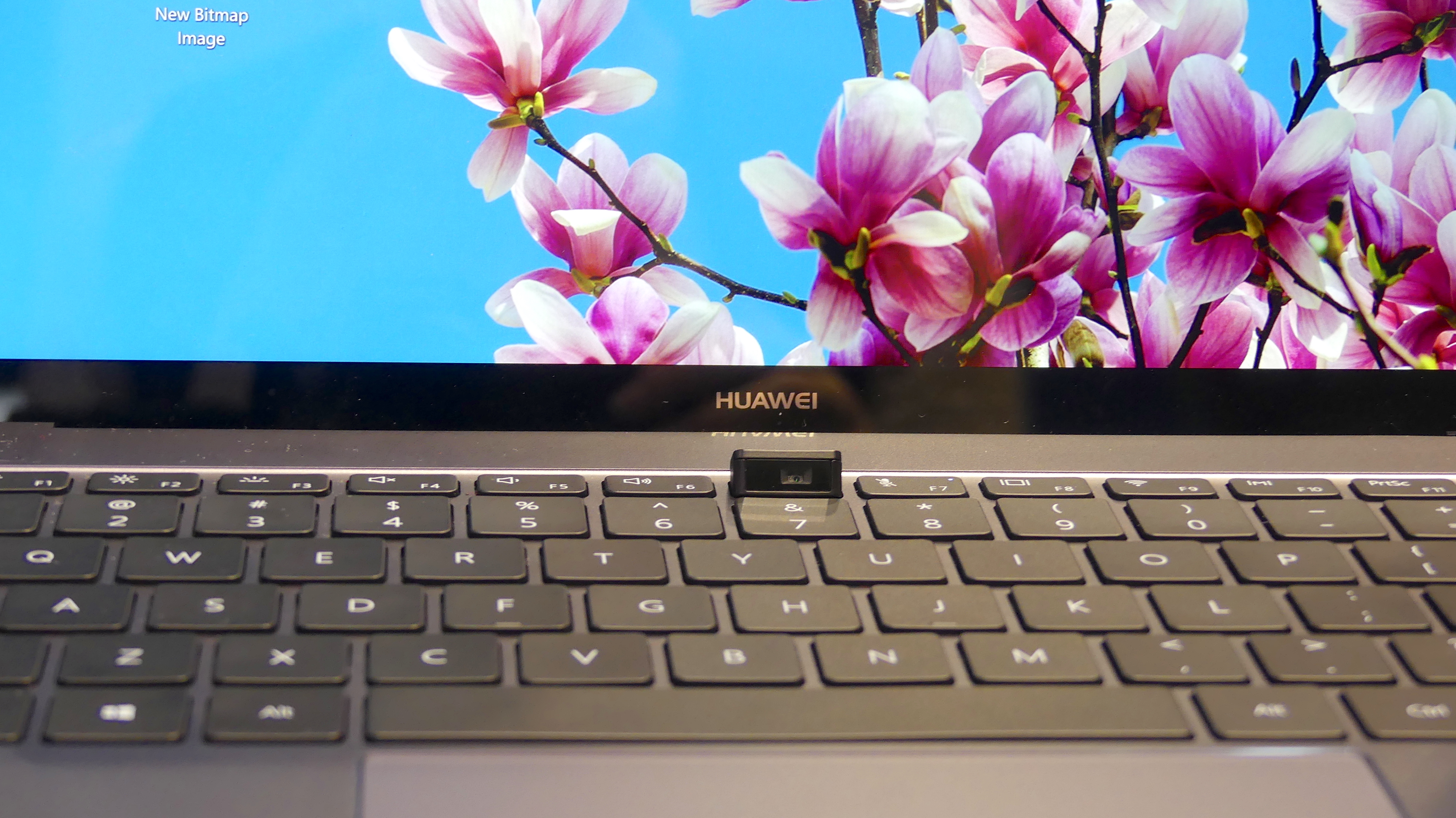 El nuevo portátil de Huawei incorpora una cámara en el teclado. Solo hay que apretar la tecla para que aparezca. FOTO: ANNA LLADÓ