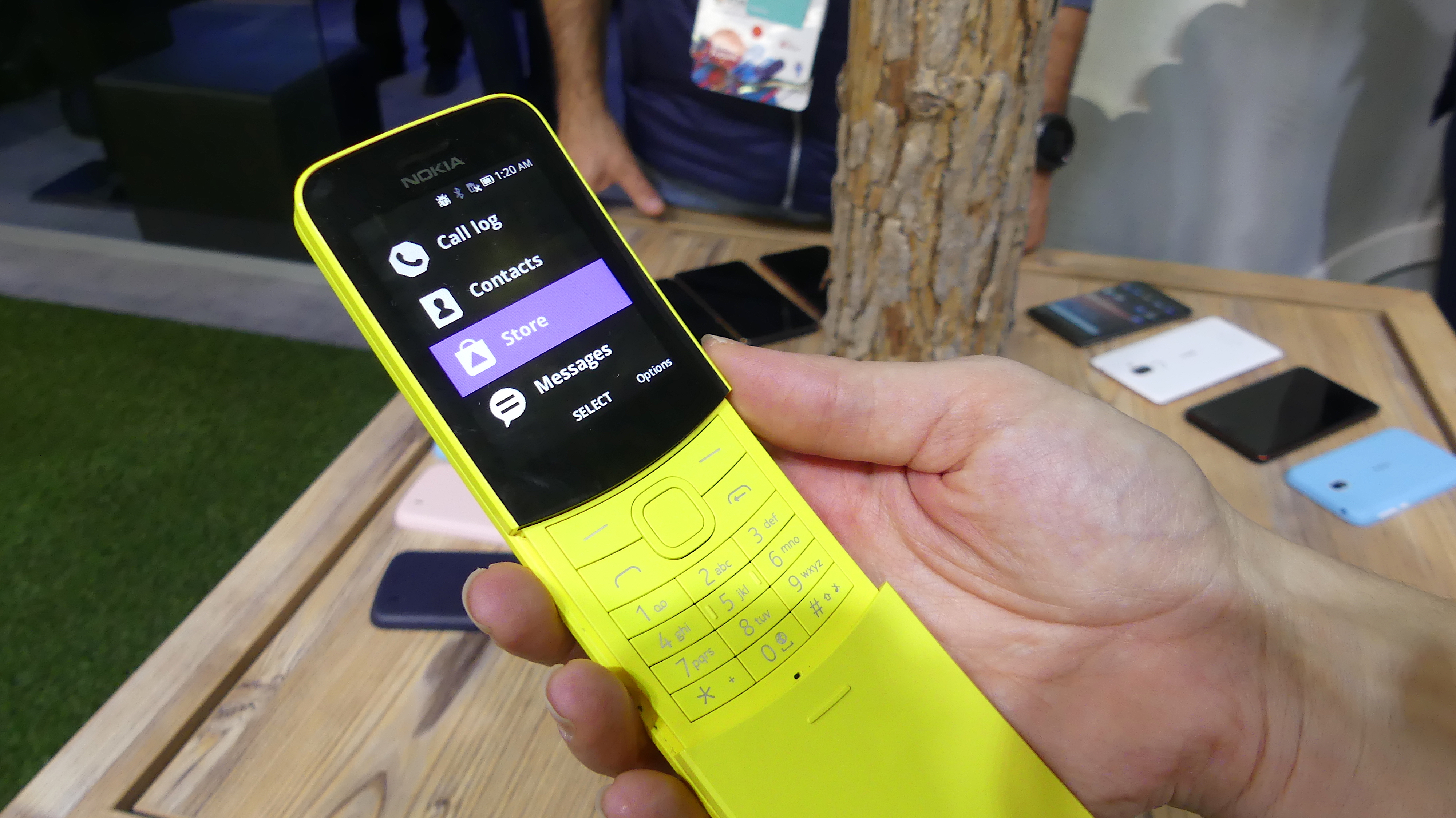 Nokia ha relanzado el 8110, el móvil de Matrix. FOTO: ANNA LLADÓ