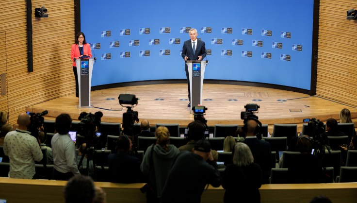 Rueda de prensa del secretario general de la OTAN, Jens Stoltenberg. FOTO: OTAN.
