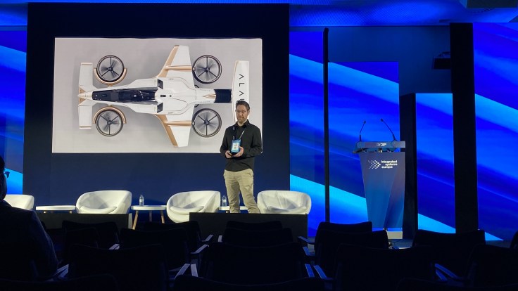 Stephen Sidlo, durante la presentación en la Feria ISE, en Barcelona. FOTO: ANNA LLADÓ.